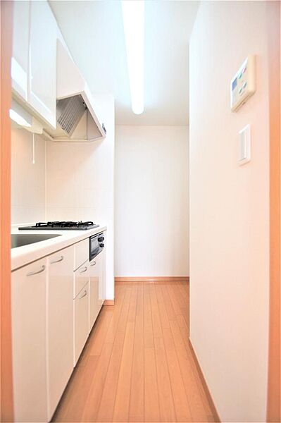 画像12:キッチン周り、、冷蔵庫を設置するスペースもあります。