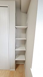 [収納] 収納するアイテムに合わせて棚の高さが変えられれば、スペースが無駄にならない可動棚。