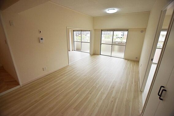 リビング/ダイ...