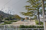 竜宮公園園内には多種類の遊具が備えられている公園で、地域住民の交流の場としても利用されています。【施設】遊具・砂場・自由広場 25m