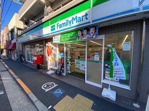 ファミリーマー...