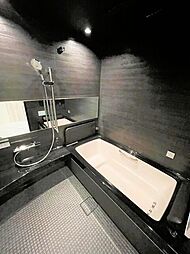 [風呂] 追い焚き・浴室乾燥機付きのバスルームです。ホテルライクなお風呂、オートバスで日々の疲れを癒してくれます。