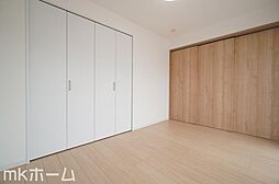 [寝室] 各居室に大型のクローゼットを設置！豊富な収納があることで広い居住スペースを確保することができます！