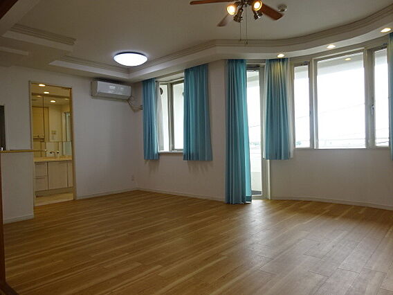 リビング/ダイ...