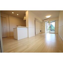 プリムローズ　B 101 1階1LDKのリビング/ダイニング