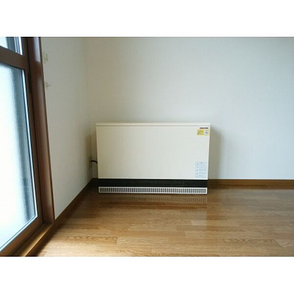 画像14:蓄熱式暖房機