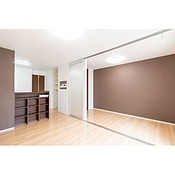 グラン・ファミリアJ 103 1階1LDKのリビング/ダイニング