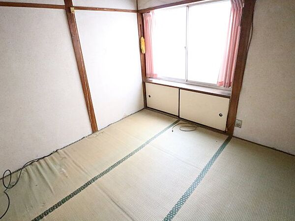 画像15:畳の上でゆっくりとくつろげる和室です