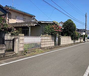 外観： 朝の澄んだ空気や、夕方に吹く清々しい風を感じられる環境♪