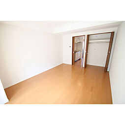 フロンティア・コンフォート研究学園 2階1Kのリビング/ダイニング