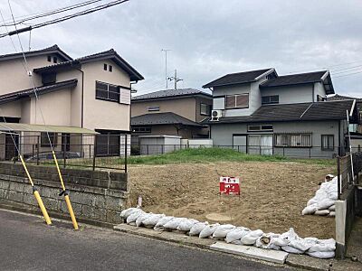 外観：公園や小学校が近くにあり、子育てに適した環境です♪