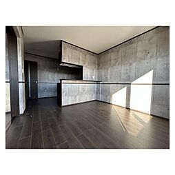 ガレージハウス摩利山 103 1階1LDKのリビング/ダイニング