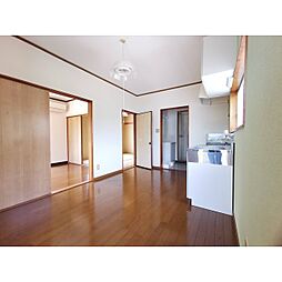 プルメリアビレッジ 101 1階2DKのリビング/ダイニング