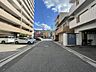 周辺：車の通りの少ない前面道路です♪