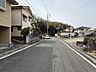 周辺：広く見通しの良い前面道路です。