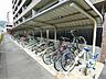 その他：雨に濡れない安心の屋根付きの駐輪場です。