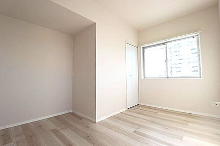 落ち着いた雰囲気の洋室。?寝室やお子様のお部屋としてもおすすめです。