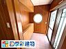 丸窓が印象的な玄関ホール