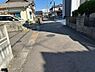 その他：【前面道路含む現地写真】閑静な住宅街で道路幅員が約4mあるので通行しやすいです。