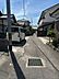 その他：【前面道路含む現地写真】北側接道を西向きに撮影