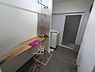 その他：ゆとりある広さを確保した脱衣場は、家族が重なる朝の時間帯もスムーズに身支度が整います。2023年築ならではの清潔感と機能的な収納が備わり、常に整った空間を維持できます。