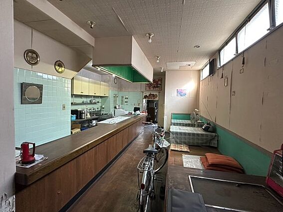 【店舗内】