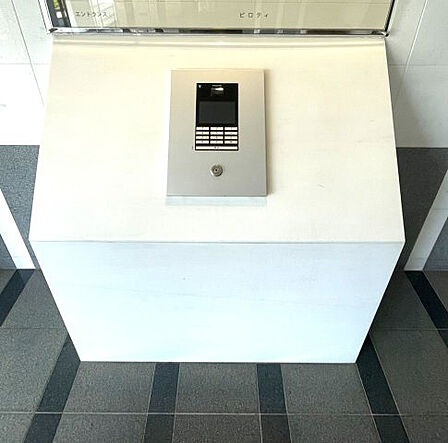 オートロック完備で来客時も安心です。