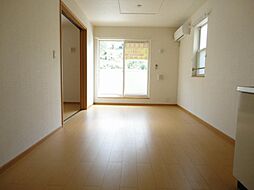 グラン・すずかぜの丘 2階2LDKのリビング/ダイニング