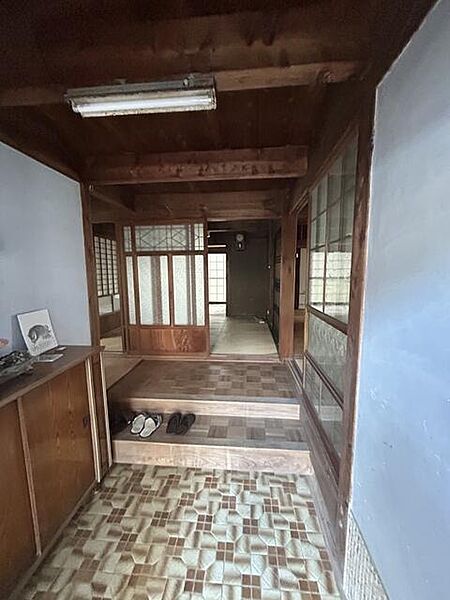 玄関を拡大表示