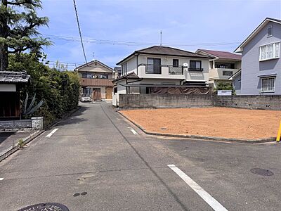 外観:西側道路は松山市中心部方面や、東温市方面へアクセス〇 外観:西側道路は松山市中心部方面や、東温市方面へアクセス〇