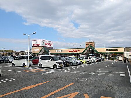 【スーパー】セブンスター三津店まで358m