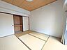 和室：布団や季節の荷物をすっきり納められる押入付きの和室です。生活感を隠してすっきり使えます。