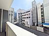 その他：前面に陽光を遮る高い建物がなく明るい景色が広がります。爽やかな風が吹き抜ける心地よい見晴らしです。