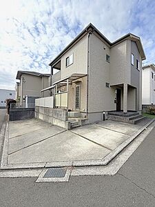 外観:収納スペースを豊富に備えた5LDKのお家!北東角地・約41坪の敷地で日当り・通風が良好です!駐車スペースを3台分確保してます! 外観:収納スペースを豊富に備えた5LDKのお家!北東角地・約41坪の敷地で日当り・通風が良好です!駐車スペースを3台分確保してます!