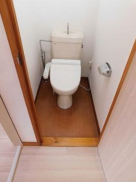 画像6:トイレ※別室同じ間取りの写真。現況を優先します。