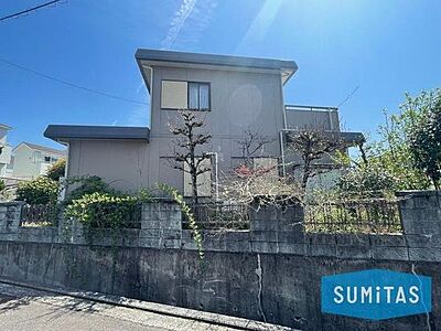 外観:松山市南梅本町にあります、軽量鉄骨造5LDKの中古戸建です♪ 外観:松山市南梅本町にあります、軽量鉄骨造5LDKの中古戸建です♪