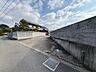 外観：駐車3台可♪前面道路は西側で幅約4mあります♪現地案内ご希望の方は、お気軽にご相談ください♪