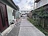 外観：伊予鉄バス「古川」バス停まで徒歩1分という近さは大きな魅力です。雨の日でもスムーズに移動でき、通勤・通学の利便性が高い立地です。