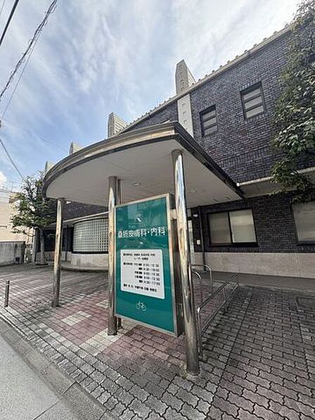 松山市にある桑折皮膚科内科。皮膚科と内科の両面から、地域の方々の健康を幅広くサポートする頼れるクリニックです。 410m