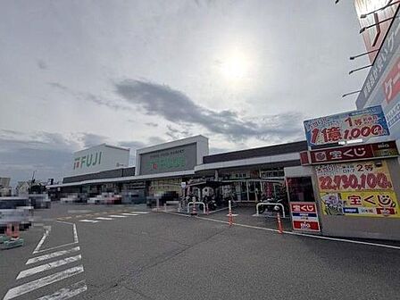 フジ フジ藤原店 56m