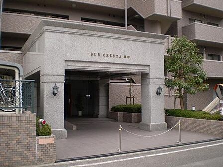 近隣商業施設へのアクセス良好♪駅まで徒歩約3分!バス停まで徒歩約5分の立地です♪