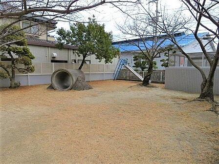 敷地内に公園スペースもあります♪お子さまの遊び場や休憩スペースとして便利です♪
