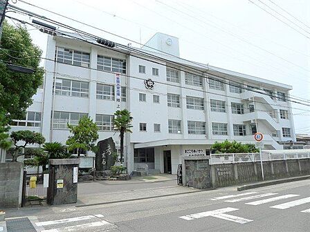 松山市立雄新中学校 1186m