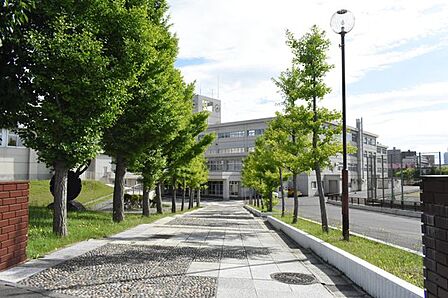 札幌市立厚別南中学校 720m