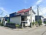 外観：【現地土地写真】隣接する建物と距離が取りやすく通風も良好な北西角地。
