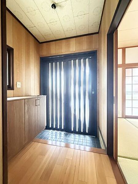 玄関を拡大表示