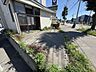 駐車場：敷地横にゆったりとした駐車スペースを確保。お車の出し入れがしやすく、日常のマイカー利用も快適です。