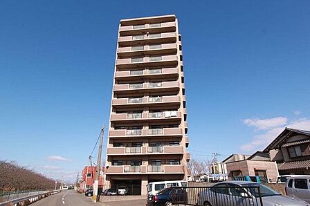 1フロア2戸の戸建感覚・採光と通風良好のマンションです。