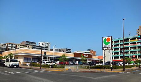マルショク東大道店 784m