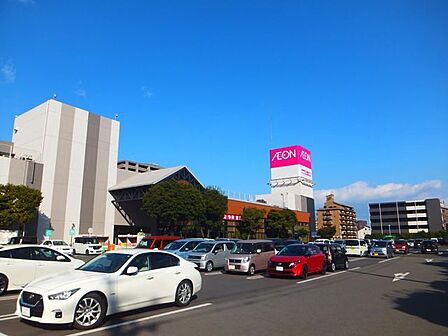 イオン高城店 827m
